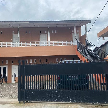 Ron'S Guest House Berastagi Backpacker Rooms Екстериор снимка