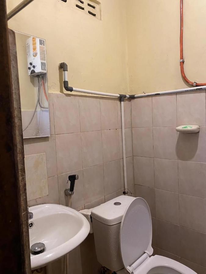 Ron'S Guest House Berastagi Backpacker Rooms Екстериор снимка