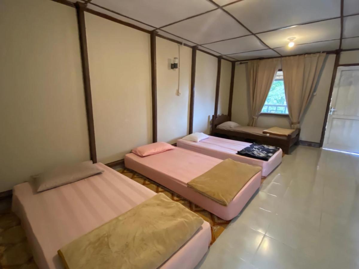 Ron'S Guest House Berastagi Backpacker Rooms Екстериор снимка