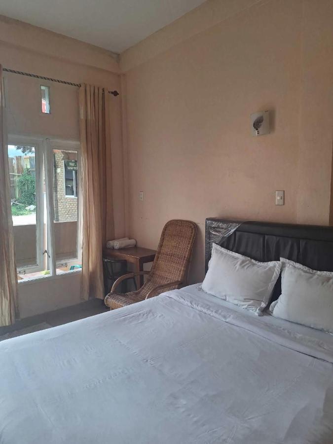Ron'S Guest House Berastagi Backpacker Rooms Екстериор снимка