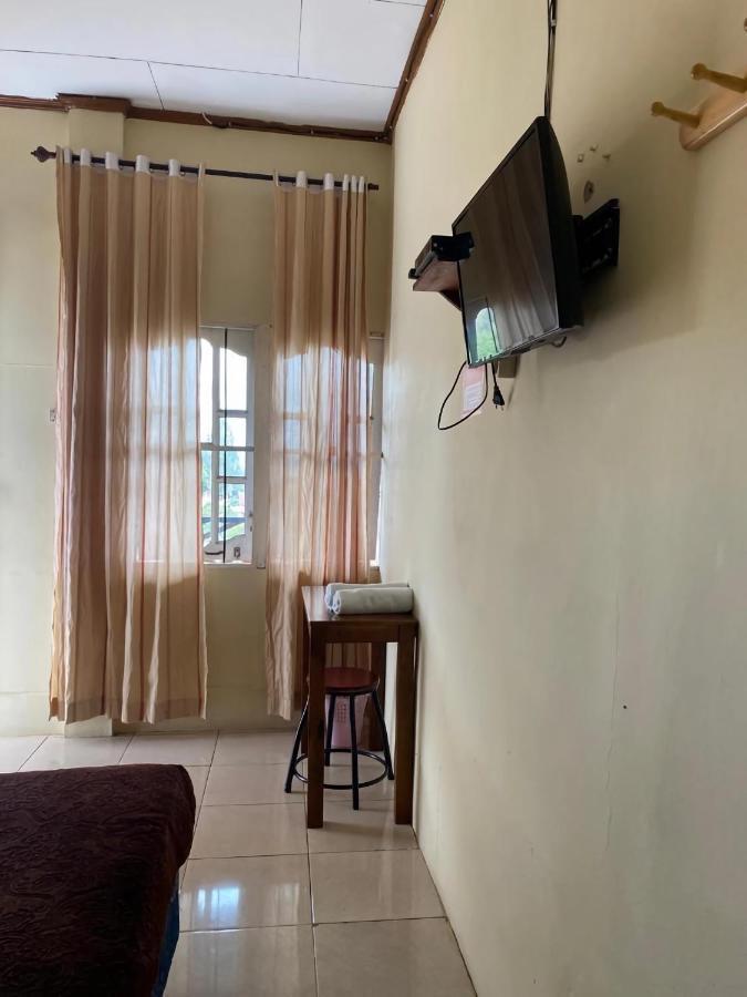 Ron'S Guest House Berastagi Backpacker Rooms Екстериор снимка